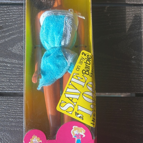 NRFB Vintage 1992 Brunette Fun-To-Dress Barbie doll - Picture 3 of 14